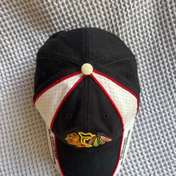 Vintage Chicago Blackhawks NHL Hat Black White Red Mesh Panel Cap - Picture 4 of 7